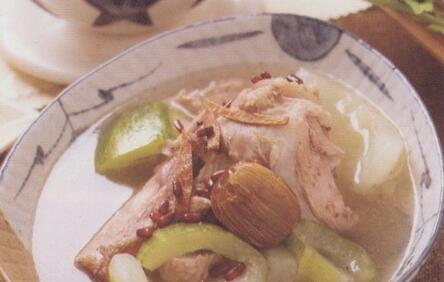 降血壓、調(diào)節(jié)血糖的老黃瓜煲豬骨湯怎么做？