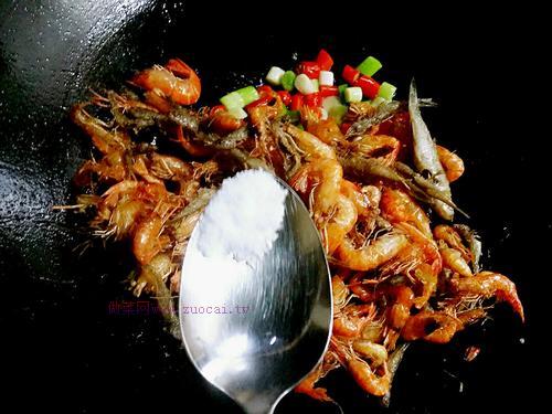 （簡(jiǎn)易版）香辣小魚小蝦的做法