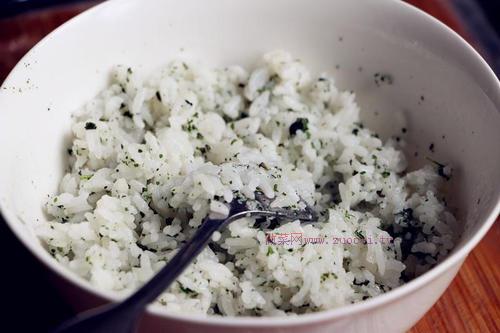 海苔飯團(tuán)便當(dāng)?shù)淖龇?/ data-bnSG=