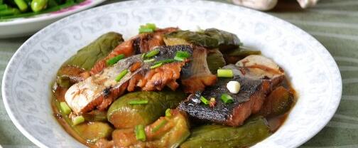 鮮香美味的馬鮫魚(yú)蒸茄子怎么做？