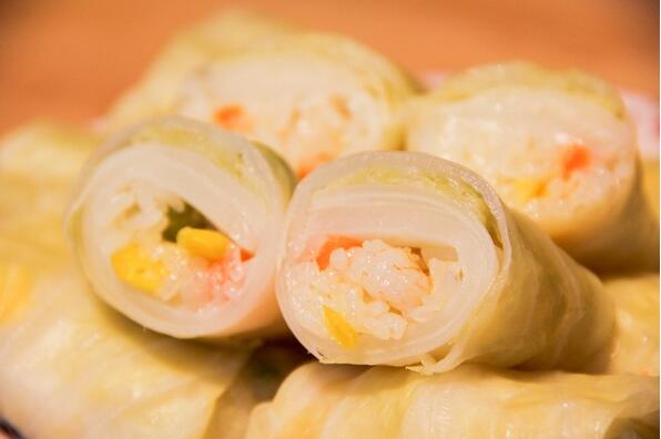 美味營養(yǎng)不流失的糯米蝦仁包菜卷怎么做？