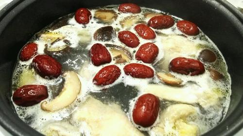 農(nóng)家燉土雞的做法