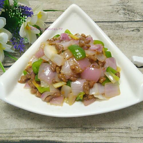 洋蔥青椒牛肉丁的做法