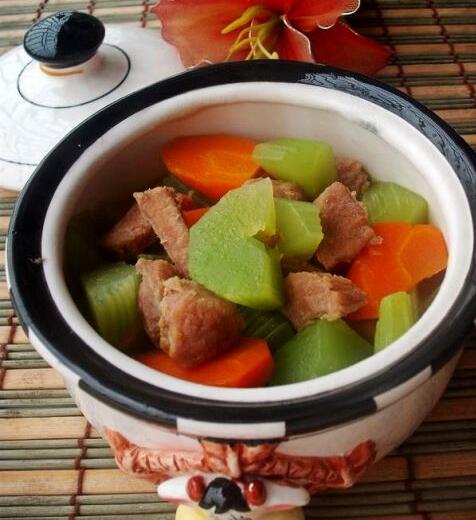 怎么做牛腩燉萵筍？
