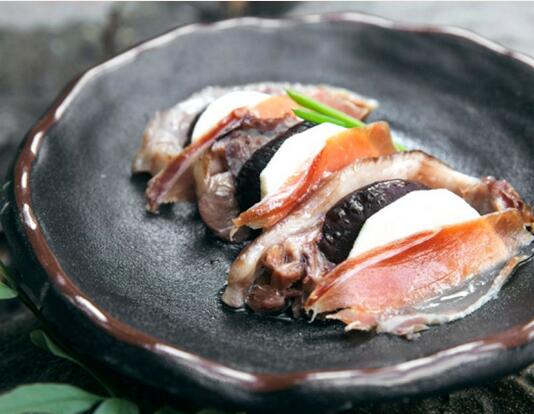 鮮嫩爽口的火腿燉肘子怎么做？