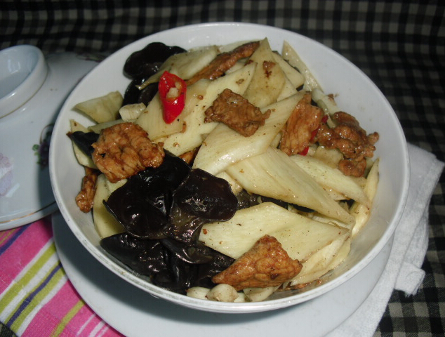 黑木耳茭白炒肉怎么做？