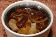 茶樹(shù)菇燉雞湯的做法