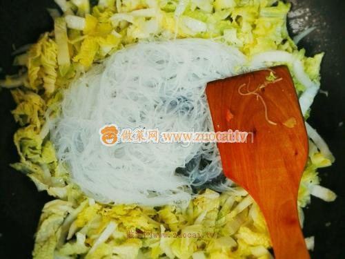 麻辣粉絲炒白菜的做法