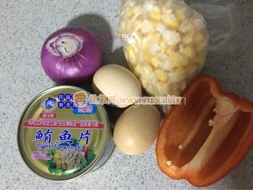鮪魚(yú)玉米蛋炒藜麥飯的做法
