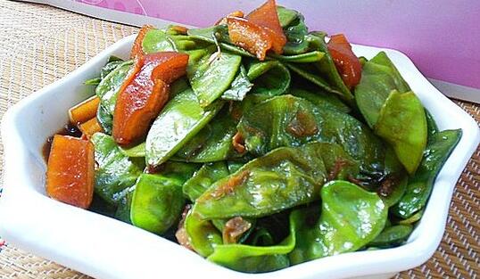 快燒美味肉皮燜扁豆怎么做？