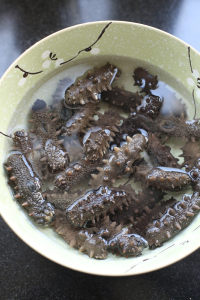 如何泡發(fā)海參的做法步驟2