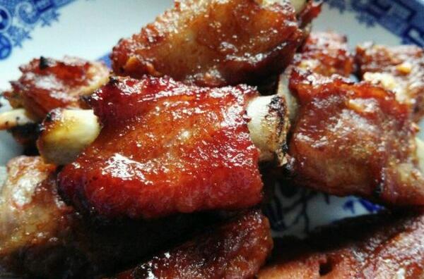 噴香誘人的烤蜜汁排骨怎么做？