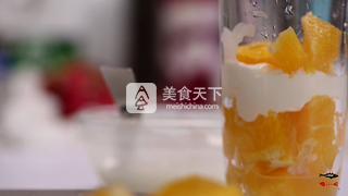 每個(gè)人的心中都有一杯水果酸奶杯的做法步驟：9