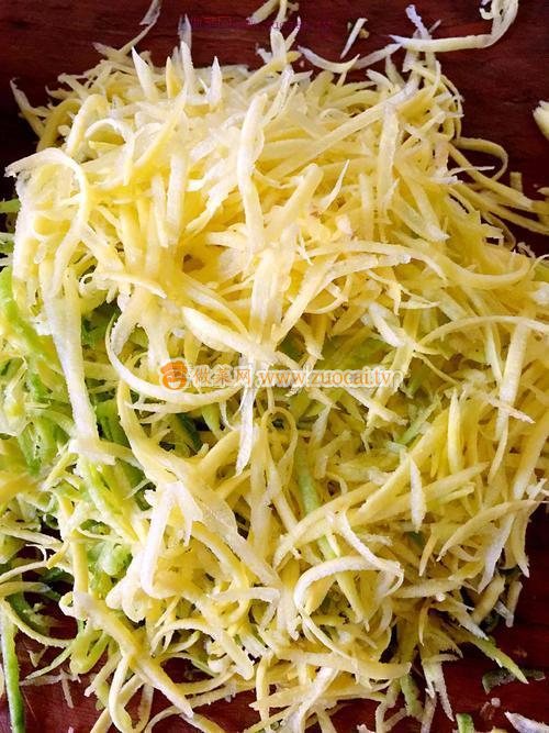 蕎面黃蘿卜蒸餃的做法