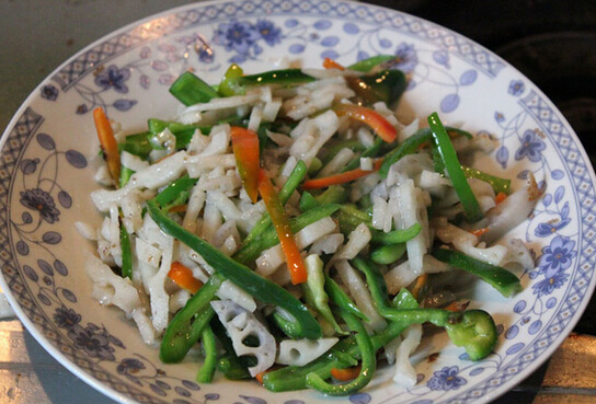 如何做青椒藕絲？