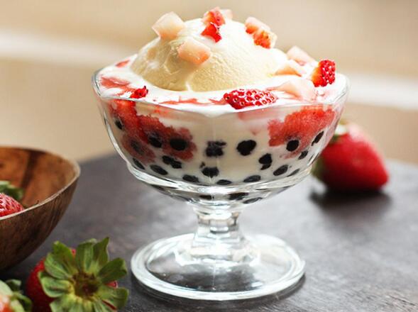 士多啤梨椰汁丸子撈怎么做？