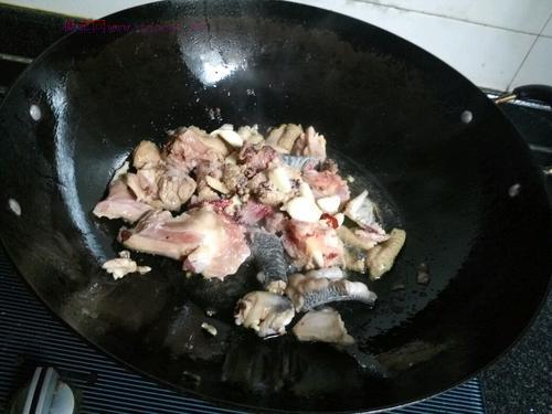 農(nóng)家野生菌燉雞的做法