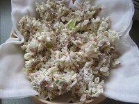 原味面粉蒸槐花的做法步驟7