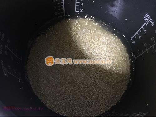 鮪魚(yú)玉米蛋炒藜麥飯的做法