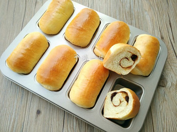 肉桂葡萄干小面包