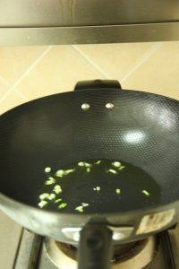 燕麥蛋餅卷土豆絲的做法步驟4