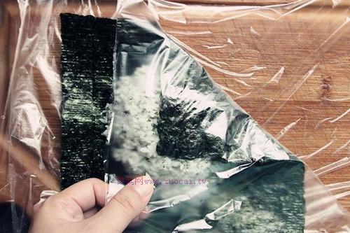 海苔飯團(tuán)便當(dāng)?shù)淖龇?/ data-fglH=