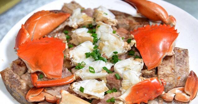 肉白膏紅的芋頭蒸紅鱘怎么做？