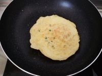 胡蘿卜香蔥蛋餅的做法步驟7