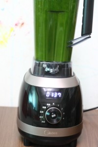 菠菜汁手搟面的做法步驟3