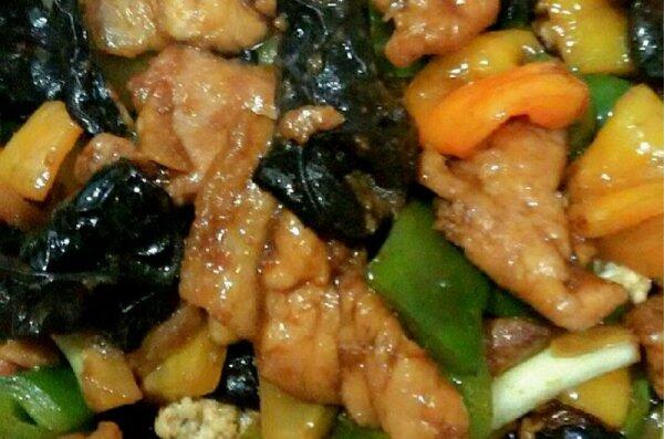 夏季下飯菜肉片炒毛豆怎么做？