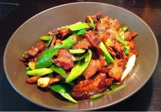 青椒蒜苗回鍋肉的做法視頻