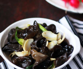 合理的飲食有利于女性身體排毒 日常身體排毒注意這些食物