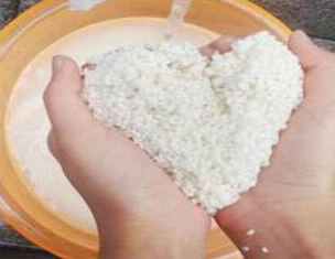 早晨洗臉該怎么洗 用淘米水洗臉能美容