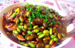鯽魚燒毛豆的做法視頻