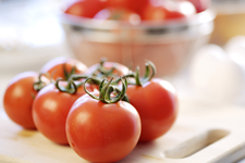 輕松去除西紅柿皮的做法視頻