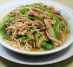 尖椒五花肉炒金針菇的家常做法 好吃又營養(yǎng)！