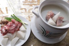 蘿卜燉排骨的做法 蘿卜排骨的做