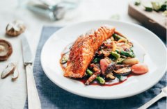 照燒三文魚(yú)配時(shí)蔬的做法視頻