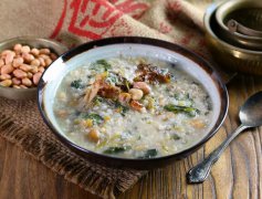 柴魚花生菜干豬骨粥的做法視頻