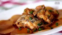 蘿卜燜帶魚(yú)的做法視頻