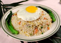 炒飯?jiān)趺醋龊贸? data-JAUW=