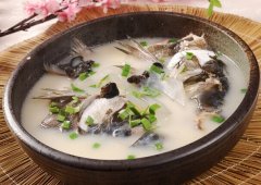 燉魚(yú)頭湯