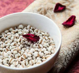 女性皮膚干燥 多吃兩種保濕餐