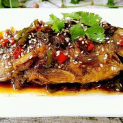 干鍋鯽魚(yú)的做法