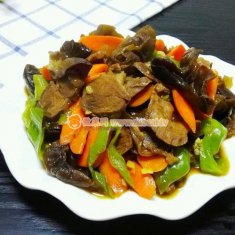 胡蘿卜黑木耳炒牛肉的做法