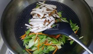 熏干芹菜的做法步驟:6