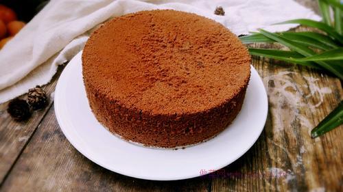 八寸巧克力戚風(fēng)蛋糕的做法