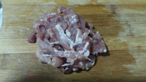 尖椒肉絲鹵手搟面的做法