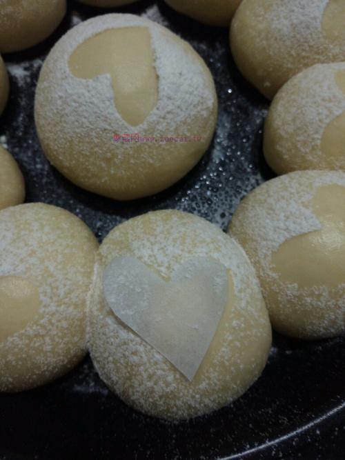 一次發(fā)酵的中種愛心小餐包的做法