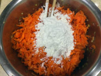 炸胡蘿卜豬肉丸的做法步驟8